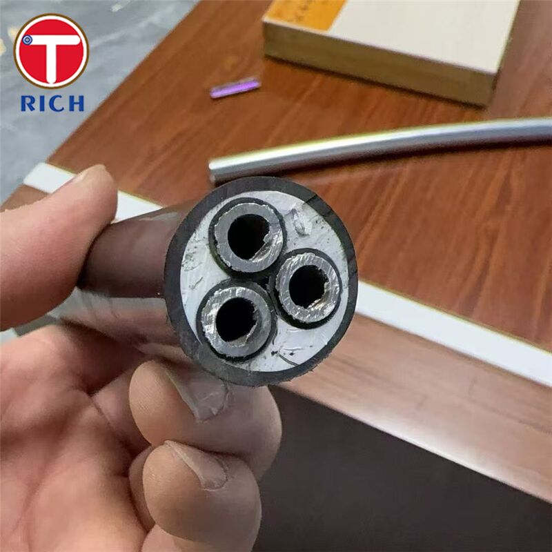 Pipa Baja Tahan Karat Multi-Inti Tanpa Sambungan dengan Lapisan Plastik untuk Pembuatan Kapal dalam Grade 304L/316L/Duplex 2205 dan Teknik Tarik Dingin/Gulung Panas
